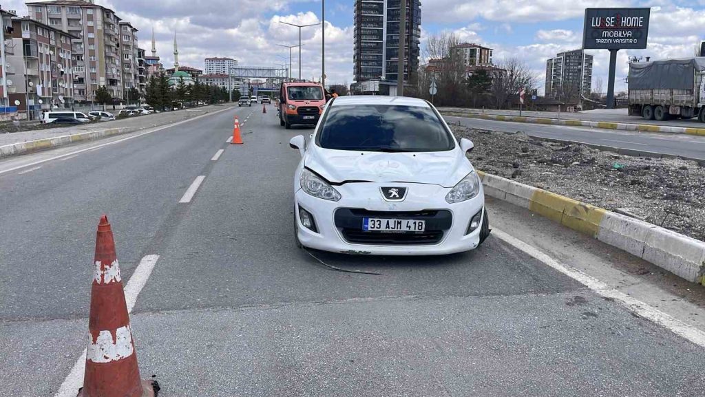 OTOMOBİL ÇARPAN KIZ ÇOCUĞU AĞIR YARALANDI