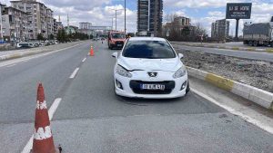 OTOMOBİL ÇARPAN KIZ ÇOCUĞU AĞIR YARALANDI
