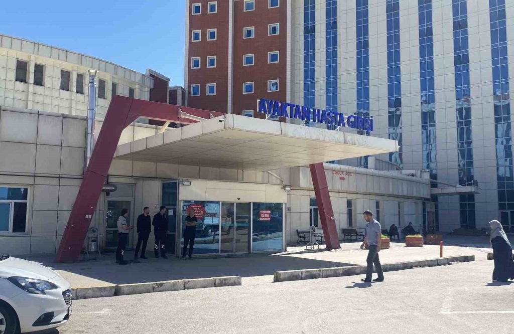 SİVAS'TA ACEMİ KASAPLAR HASTANENİN YOLUNU TUTTU