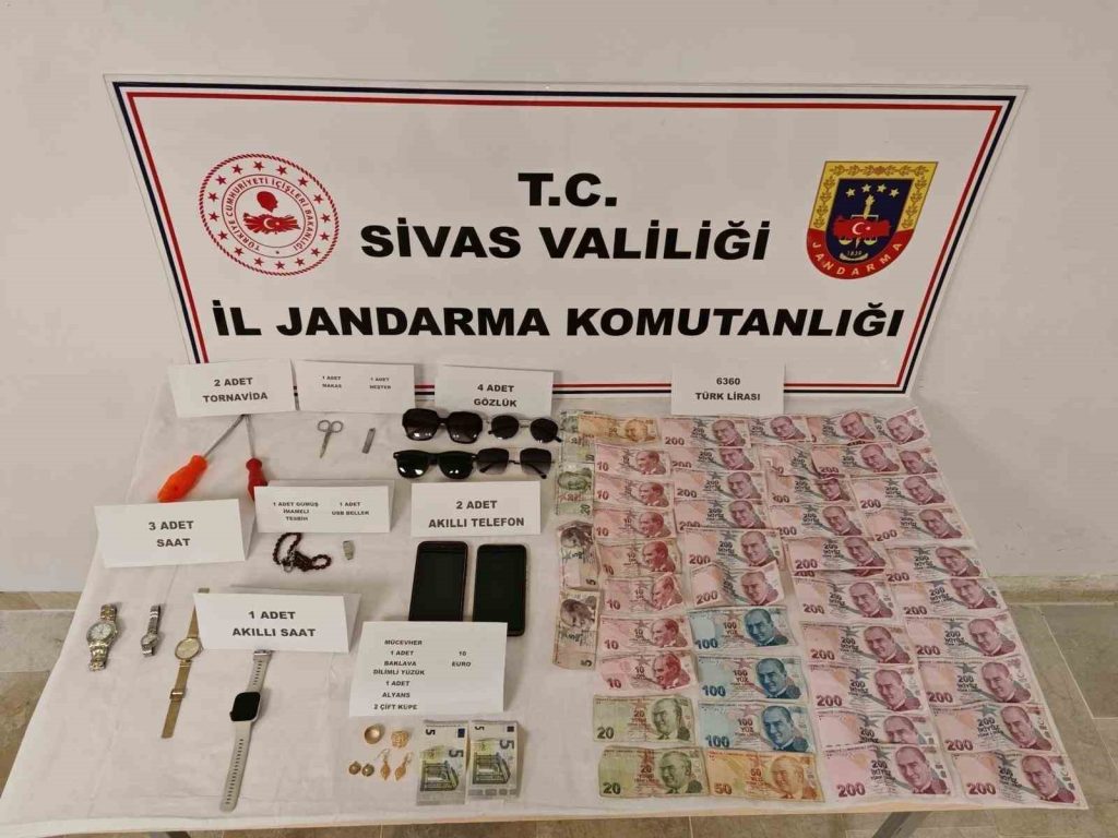 MERSİN'DEN GELİP SİVAS'TA HIRSIZLIK YAPAN 5 ŞÜPHELİ TUTUKLANDI