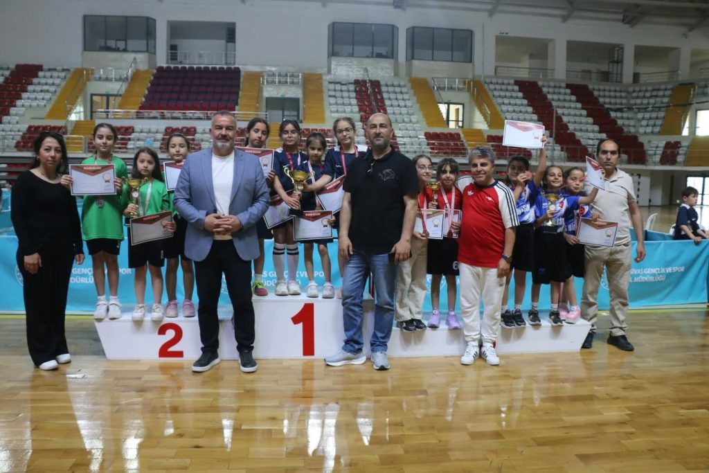SİVAS’TA MASA TENİSİ RÜZGARI