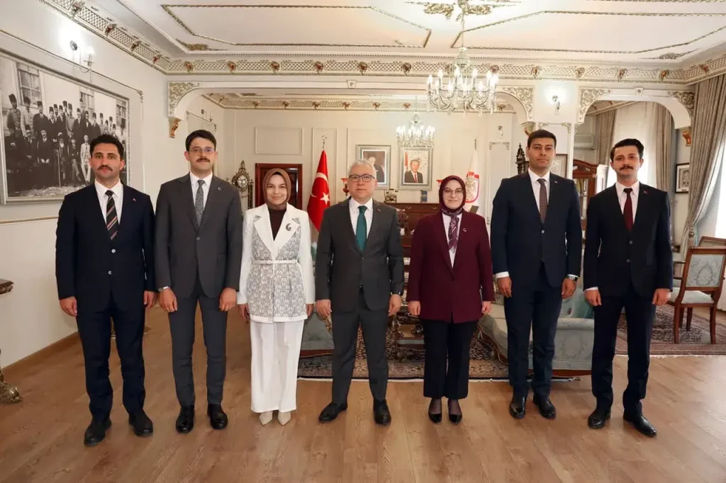 7785-valilikte-gizli-zirve-degil-veda-sivasin-o-ilce-kaymakamlari-gidiyor