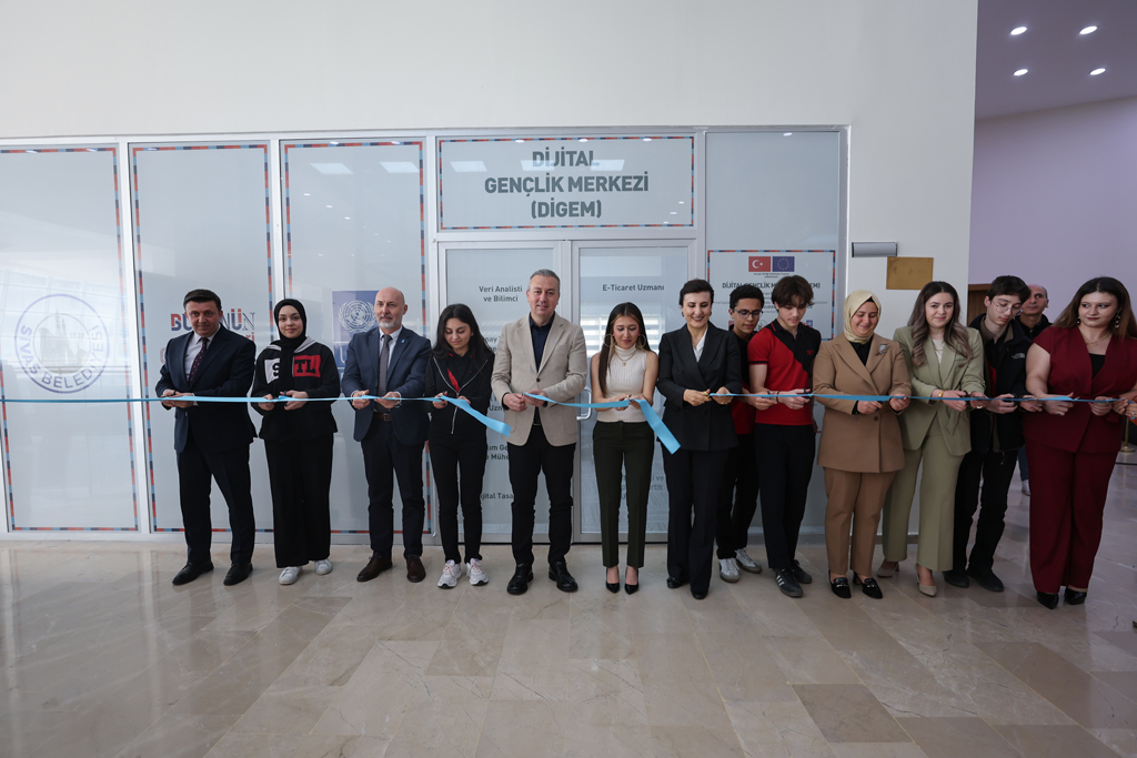 gencler-icin-dijital-genclik-merkezi-acildi_6950