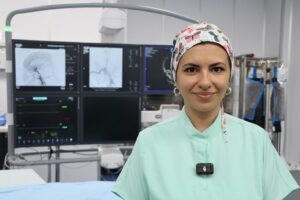 SİVAS'TA BEYİN DAMARLARINA UMUT OLAN MERKEZ SİVAS NUMUNE HASTANESİ İNME MERKEZİ'NDE 8 AYDA YAKLAŞIK 150 ANJİYOGRAFİK GİRİŞİM GERÇEKLEŞTİRİLDİ GİRİŞİMSEL NÖROLOJİ UZMANI DR. HİCRET BETÜL ADIYAMAN, İNME VE BEYİN ANEVRİZMASINDA ERKEN MÜDAHALENİN HASTALARIN YAŞAMINI KURTARDIĞINI SÖYLEDİ